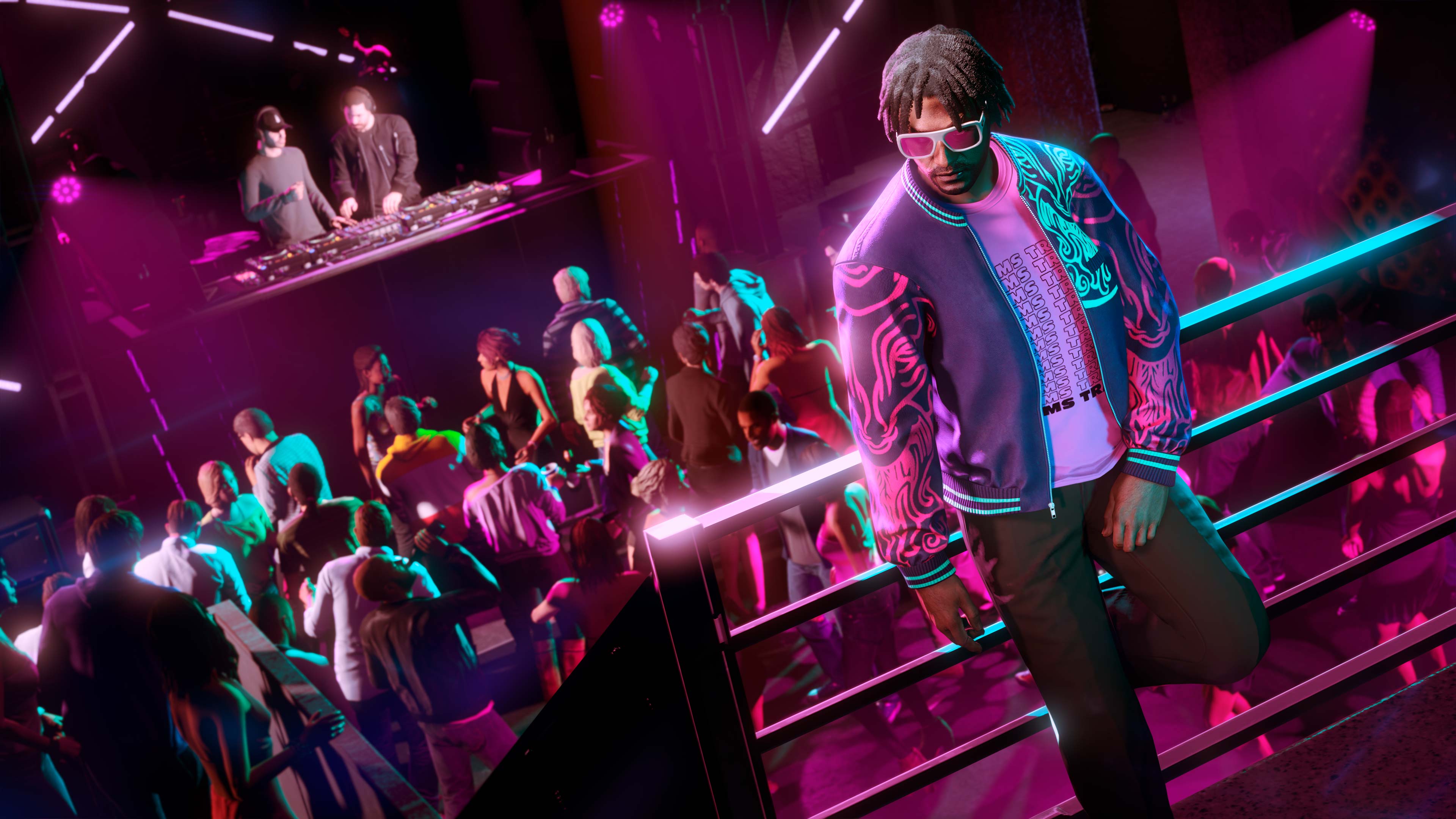 A GTA Online character leans on a railing overlooking a busy nightclub dance floor below. 